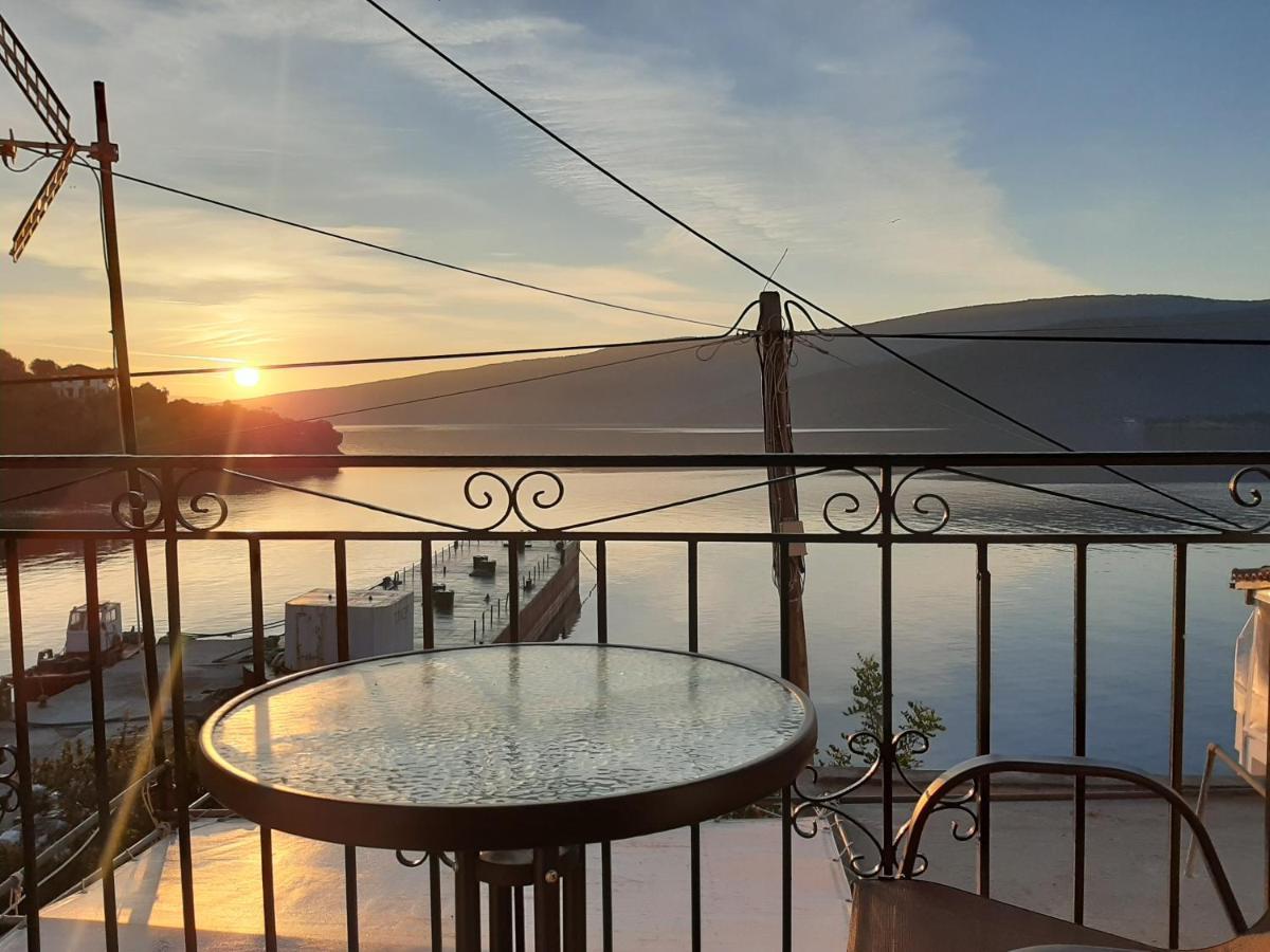 Chiona΄S Apartments By The Sea Paleo Trikeri Εξωτερικό φωτογραφία